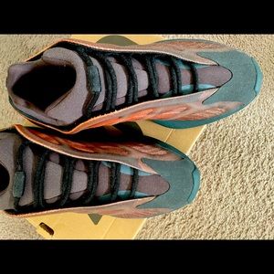 Brand New “Yeezy 700 v3”. Copper Fades.